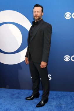 LOS ANGELES, ABD - 2 Mayıs 2024: Kyle Schmid Paramount Stüdyoları 'ndaki CBS Sonbahar Önizleme Partisi' nde 2 Mayıs 2024, Los Angeles, CA