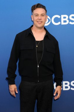 LOS ANGELES, ABD - 2 Mayıs 2024: Kevin Alejandro Paramount Stüdyoları 'ndaki CBS Sonbahar Önizleme Partisi' nde 2 Mayıs 2024, Los Angeles, CA