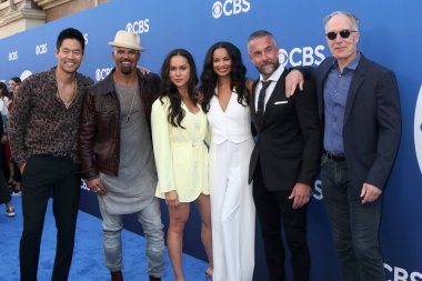 LOS ANGELES, ABD - 2 Mayıs 2024: David Lim, Shemar Moore, Anna Enger Ritch, Rochelle Aytes, Jay Harrington, Patrick St. Esprit Paramount Stüdyoları 'ndaki CBS Sonbahar Önizleme Partisi' nde 2 Mayıs 2024, Los Angeles, CA