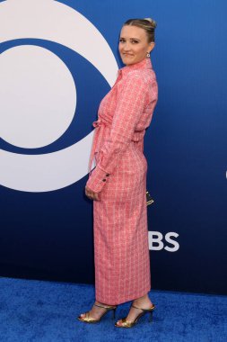 LOS ANGELES, ABD - 2 Mayıs 2024: Emily Osment Paramount Stüdyoları 'ndaki CBS Sonbahar Önizleme Partisi' nde 2 Mayıs 2024, Los Angeles, CA