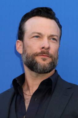LOS ANGELES, ABD - 2 Mayıs 2024: Kyle Schmid Paramount Stüdyoları 'ndaki CBS Sonbahar Önizleme Partisi' nde 2 Mayıs 2024, Los Angeles, CA
