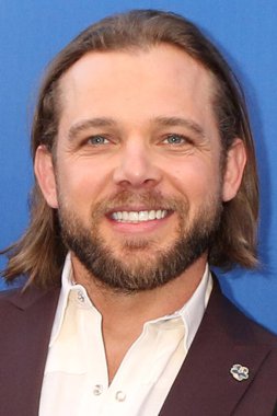 LOS ANGELES, ABD - 2 Mayıs 2024: Max Thieriot Paramount Stüdyoları 'ndaki CBS Sonbahar Önizleme Partisi' nde 2 Mayıs 2024, Los Angeles, CA