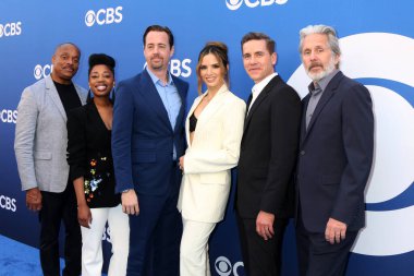 LOS ANGELES, ABD - 2 Mayıs 2024: Rocky Carroll, Diona Reasonover, Sean Murray, Katrina Law, Brian Dietzan, Gary Cole Paramount Stüdyoları 'ndaki CBS Sonbahar Önizleme Partisi' nde 2 Mayıs 2024, Los Angeles, CA