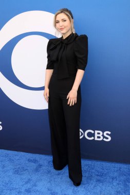 LOS ANGELES, ABD - 2 Mayıs 2024: Taylor Tomlinson Paramount Stüdyoları 'ndaki CBS Sonbahar Önizleme Partisi' nde 2 Mayıs 2024, Los Angeles, CA