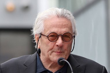 LOS ANGELES, ABD - 23 Mayıs 2024: George Miller, Chris Hemsworth Hollywood Bulvarı 'ndaki Chris Hemsworth Yıldız Töreni' nde 23 Mayıs 2024