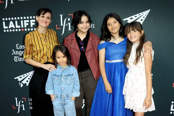 LOS ANGELES, ABD - 29 Mayıs 2024: Alessandra Lacorazza, Indigo Montez, Kimaya Thais Limon, Dreya Castillo, Luciana Elisa Quinonez In the Summers Premiere at the LA Latino Film Festival at TCL Chinese Theater IMAX 29 Mayıs 2024, Los Angeles