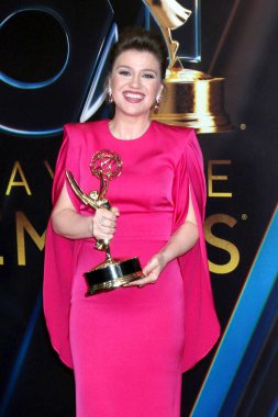 LOS ANGELES, ABD - 7 Haziran 2024: Kelly Clarkson, 51. Gündüz Emmy Ödülleri Kazananları Yürüyüşü 7 Haziran 2024 'te Los Angeles' ta Bonaventure Hotel 'de