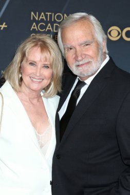 LOS ANGELES, ABD - 7 Haziran 2024: Laurette McCook, John McCook, 7 Haziran 2024 tarihinde Los Angeles 'ta Bonaventure Hotel' deki 51.