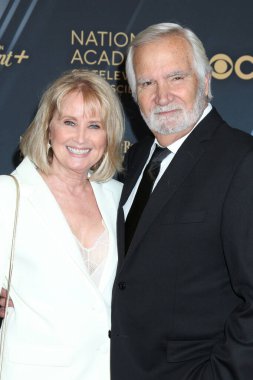 LOS ANGELES, ABD - 7 Haziran 2024: Laurette McCook, John McCook, 7 Haziran 2024 tarihinde Los Angeles 'ta Bonaventure Hotel' deki 51.