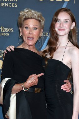 LOS ANGELES, ABD - 7 Haziran 2024: Alley Mills, torunu 7 Haziran 2024 'te Los Angeles' taki Bonaventure Hotel 'deki 51.