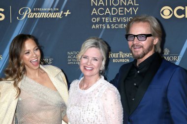 LOS ANGELES, ABD - 7 Haziran 2024: Tamara Braun, Mary Beth Evans, Stephen Nichols, 7 Haziran 2024 'te Bonaventure Hotel' deki 51.