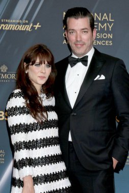 LOS ANGELES, ABD - 7 Haziran 2024 Zooey Deschanel, Jonathan Scott, 7 Haziran 2024 tarihinde Los Angeles 'ta Bonaventure Hotel' deki 51.