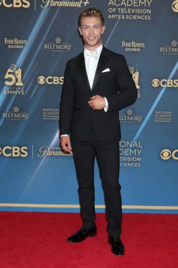 Evan Hofer, 7 Haziran 2024 'te Los Angeles' taki Bonaventure Oteli 'nde 51. Gündüz Emmy Ödülleri' ne gelir.