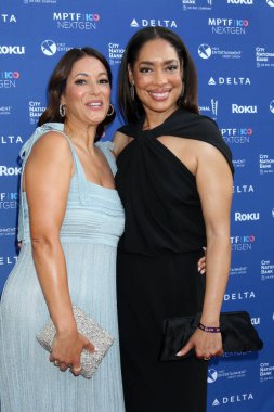 LOS ANGELES, ABD - 23 Haziran 2024: Angelique Cabral, Gina Torres MPTF NextGen Yıllık Yaz Partisi 2024, Los Angeles, CA