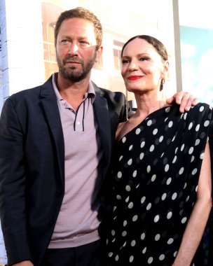 LOS ANGELES, ABD - 25 Haziran 2024: Ebon Moss-Bachrach, Yelena Yemchuk The Bear Sezon 3, Bölüm 3: El Capitan 'da 25 Haziran 2024, Los Angeles, CA