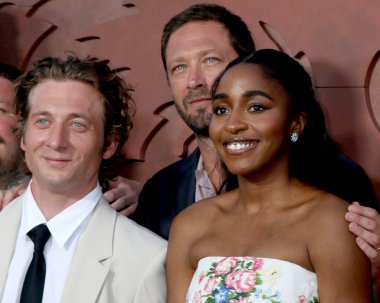 LOS ANGELES, ABD - 25 Haziran 2024: Jeremy Allen White, Ebon Moss-Bachrach, Ayo Edebiri, The Bear Sezon 3, Bölüm 3, El Capitan 'da 25 Haziran 2024, Los Angeles, CA