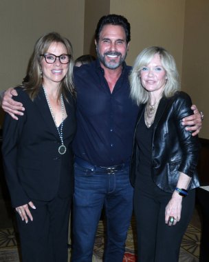LOS ANGELES, ABD - 4 Mayıs 2024: Nancy Lee Grahn, Don Diamont, Maura West 4 Mayıs 2024 'te Glendale, CA' de bulunan elçilik süitlerinde ALS 'i sonlandırmak için Daytime United' da
