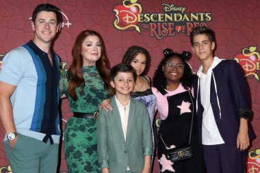 LOS ANGELES, ABD - 10 Temmuz 2024: David Henrie, Max Matenko, Mimi Gianopulos, Janice LeAnn Brown, Taylor Cora, Alkaio Thiele The Rise of Red World Premiere at the Walt Disney Studios at Burbank, CA