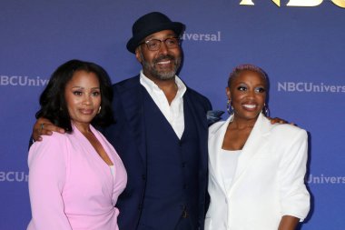LOS ANGELES, ABD - 14 Temmuz 2024: Maahra Hill, Jesse L Martin, Travina Springer, NBCUniversal TCA Basın Turu 'nda 14 Temmuz 2024 tarihinde Pasadena, CA