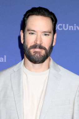 LOS ANGELES, ABD - 14 Temmuz 2024: Mark-Paul Gosselaar, NBCUniversal TCA Basın Turu 'nda 14 Temmuz 2024 tarihinde Pasadena, CA