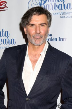 LOS ANGELES, ABD - 2 Ağustos 2024: Vincent Irizarry 2 Ağustos 2024 'te Burbank, CA' da Koloni Tiyatrosu 'nda 