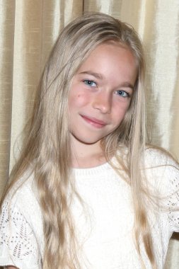 LOS ANGELES, ABD - 3 Ağustos 2024: 3 Ağustos 2024 'te Glendale, CA' deki Genel Hastane Hayranları Kulübü etkinliğinde Jophielle Love