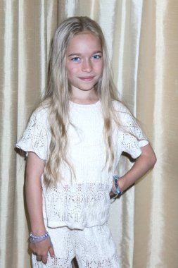 LOS ANGELES, ABD - 3 Ağustos 2024: 3 Ağustos 2024 'te Glendale, CA' deki Genel Hastane Hayranları Kulübü etkinliğinde Jophielle Love