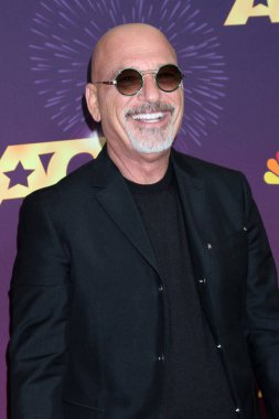 LOS ANGELES, ABD - 13 Ağustos 2024: Howie Mandel 13 Ağustos 2024 'te Glendale, CA' de bulunan Hotel Dena 'da Amerika' nın Yetenek Sizsiniz Şovu Kırmızı Halı 13 Ağustos 2024 'te