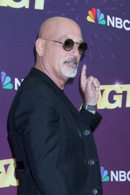 LOS ANGELES, ABD - 13 Ağustos 2024: Howie Mandel 13 Ağustos 2024 'te Glendale, CA' de bulunan Hotel Dena 'da Amerika' nın Yetenek Sizsiniz Şovu Kırmızı Halı 13 Ağustos 2024 'te