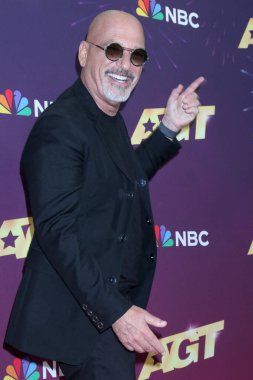 LOS ANGELES, ABD - 13 Ağustos 2024: Howie Mandel 13 Ağustos 2024 'te Glendale, CA' de bulunan Hotel Dena 'da Amerika' nın Yetenek Sizsiniz Şovu Kırmızı Halı 13 Ağustos 2024 'te