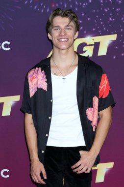 LOS ANGELES, ABD - 20 Ağustos 2024: Alex Sampson, 20 Ağustos 2024 tarihinde Pasadena, CA 'da bulunan Hotel Dena' da Amerika 'nın Yetenek Gösterisi Kırmızı Halı 20, 2024' te