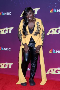 LOS ANGELES, ABD - 27 Ağustos 2024: Dee Dee Simon, Amerika 'nın Yetenek Gösterisi Kırmızı Halısı' nda 27 Ağustos 2024 'te Pasadena, CA