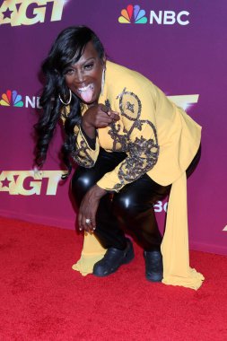 LOS ANGELES, ABD - 27 Ağustos 2024: Dee Dee Simon, Amerika 'nın Yetenek Gösterisi Kırmızı Halısı' nda 27 Ağustos 2024 'te Pasadena, CA