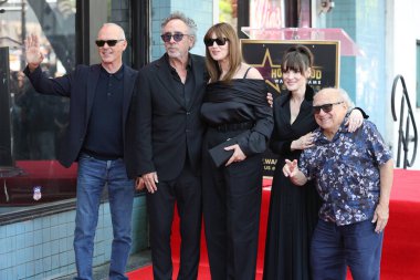 LOS ANGELES, ABD - SEPTEMBER 3, 2024: Michael Keaton, Tim Burton, Monica Bellucci, Winona Ryder, Danny DeVito Tim Burton Star töreninde 3 Eylül 2024 tarihinde Los Angeles, CA