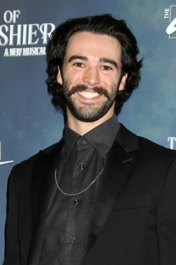 LOS ANGELES, ABD - 7 Eylül 2024: Jonah Ryan Robinson, The Civility of Albert Cahier açılış gecesinde 7 Eylül 2024 tarihinde Burbank, CA