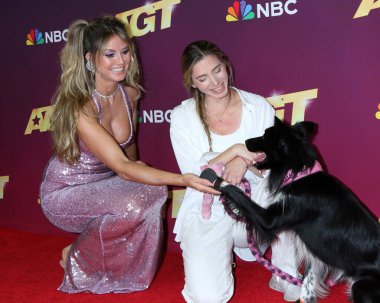 LOS ANGELES, ABD - 17 Eylül 2024: Heidi Klum, Roni Sagi, Rhythm at the America 's Got Talent Final Performansları 17 Eylül 2024 tarihinde Pasadena, CA