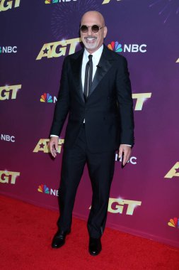 LOS ANGELES, ABD - 17 Eylül 2024: Howie Mandel 17 Eylül 2024 'te Pasadena, CA' da bulunan Dena Oteli 'nde Amerika' nın Yetenek Sizsiniz Final Performansları Kırmızı Halı