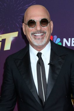LOS ANGELES, ABD - 17 Eylül 2024: Howie Mandel 17 Eylül 2024 'te Pasadena, CA' da bulunan Dena Oteli 'nde Amerika' nın Yetenek Sizsiniz Final Performansları Kırmızı Halı