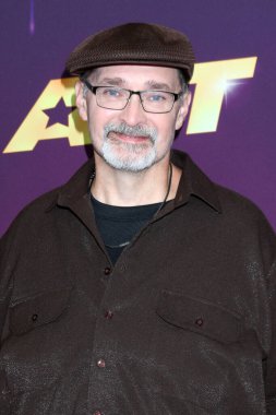 LOS ANGELES, ABD - 17 Eylül 2024: Richard Goodall 17 Eylül 2024 'te Pasadena, CA' da bulunan Dena Oteli 'nde Amerika' nın Yetenek Sizsiniz Final Performansları Kırmızı Halı