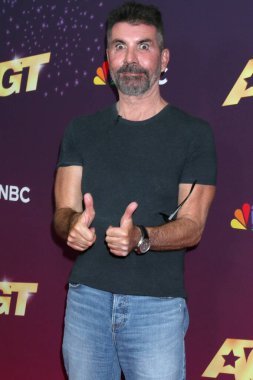 LOS ANGELES - 17 Eylül 2024 'te Pasadena, CA' da bulunan Dena Oteli 'ndeki Amerika' nın Yetenekli Son Performansları Kırmızı Halı 'da Simon Cowell.