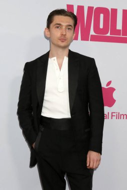 LOS ANGELES, ABD - 18 Eylül 2024: Austin Abrams 18 Eylül 2024 tarihinde Los Angeles, CA 'da Wolfs Los Angeles Premiere' de TCL Çin Tiyatrosu 'nda