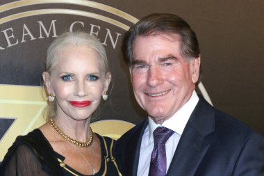 LOS ANGELES, ABD - 25 Eylül 2024: Candace Garvey, Steve Garvey 25 Eylül 2024 'te Beverly Hills Hotel' deki Los Angeles Rüya Merkezi galasında.