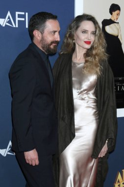 LOS ANGELES, ABD - 26 Ekim 2024: Pablo Larrain, AFI Fest 'te Angelina Jolie - TCL Çin Tiyatrosu' nda Maria Kırmızı Halı Gösterimi, 26 Ekim 2024, Los Angeles, CA