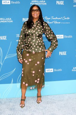 LOS ANGELES, ABD - 27 Ekim 2024: Skirball Center 'daki 50. Tecavüz Tedavi Merkezi' nde Cookie Johnson