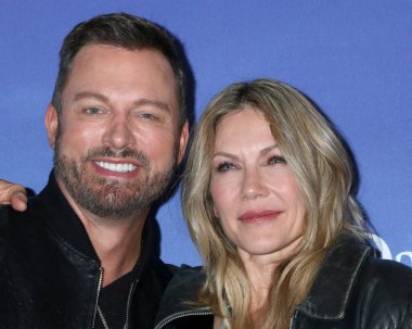 LOS ANGELES, ABD - 2 Kasım 2024: Eric Martsolf, Stacy Haiduk, Peacock Tiyatrosu 'nda Hayran Etkinliği' nde 2 Kasım 2024, Los Angeles, CA