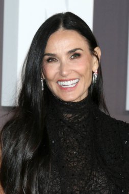 LOS ANGELES, ABD - 12 Kasım 2024: Paramount + Series Premiere 'deki Demi Moore 12 Kasım 2024 tarihinde Los Angeles, CA
