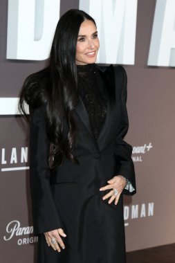 LOS ANGELES, ABD - 12 Kasım 2024: Paramount + Series Premiere 'deki Demi Moore 12 Kasım 2024 tarihinde Los Angeles, CA