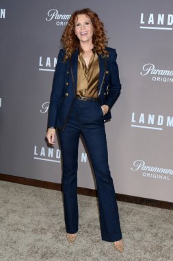 LOS ANGELES, ABD - 12 Kasım 2024: Robyn Lively Paramount + Series Premiere at Paramount Theater 12 Kasım 2024, Los Angeles, CA