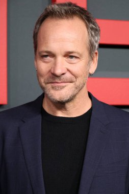 LOS ANGELES, ABD - 14 Kasım 2024: Peter Sarsgaard Paramount Theater 'daki 5 Eylül galasında 14 Kasım 2024, Los Angeles, CA
