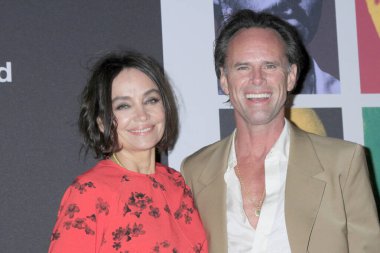 LOS ANGELES, ABD - 15 Kasım 2024: Nadia Conners, Walton Goggins, 15 Kasım 2024 'te Los Angeles, CA' da bulunan Mısır Tiyatrosu 'ndaki Davetsiz Sinema' da